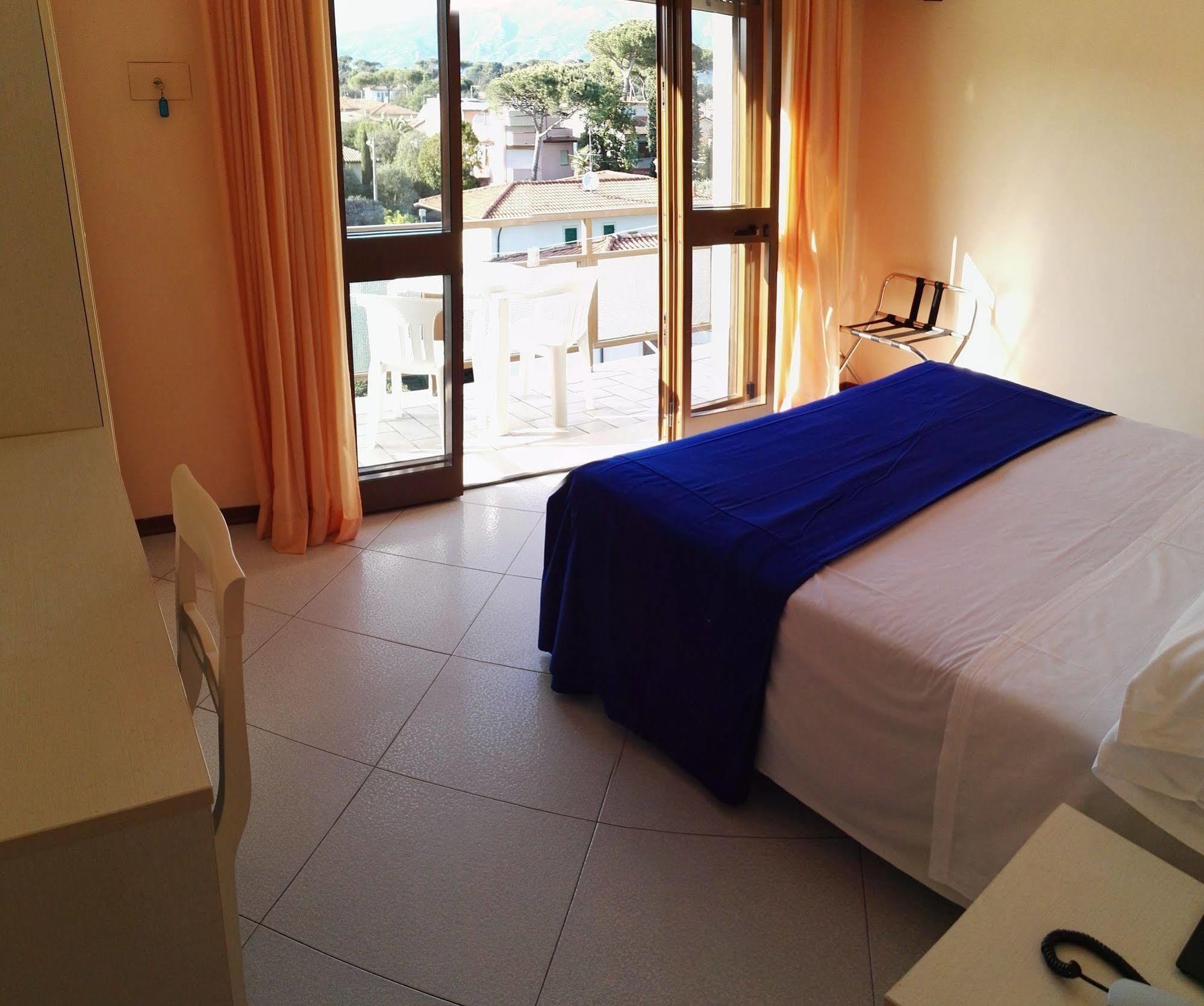 Elizabeth Hotel 3*